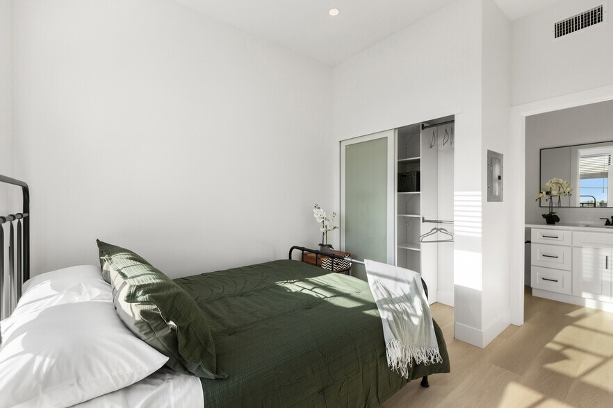 More Photos Of 5727 Lauretta St, San Diego Apartments For Sale