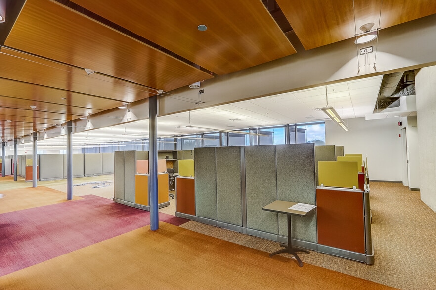 More Photos Of 450 Coyier Ln, Madison Office For Lease