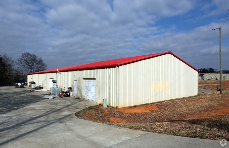 More Photos Of 714 Carolina Ave, Yadkinville Warehouse For Lease