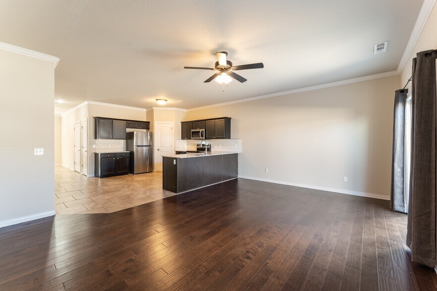 More Photos Of 2701 W Shasta Rd, Rogers Multifamily For Sale