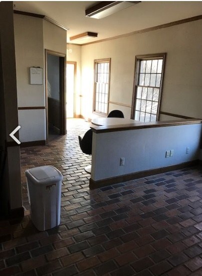 More Photos Of 4345 Meigs Ave, Waterford Office For Lease