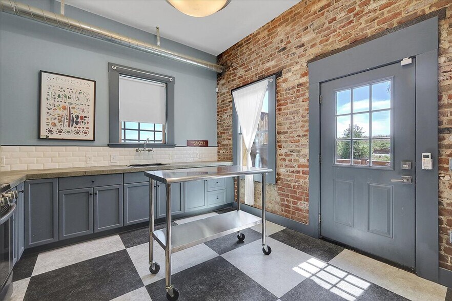 More Photos Of 228 1st St, Marysville Storefront Retail Residential For Sale