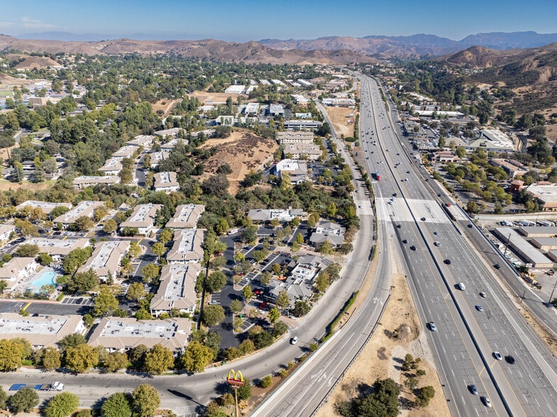 More Photos Of 29105-29125 Canwood St, Agoura Hills Restaurant For Lease