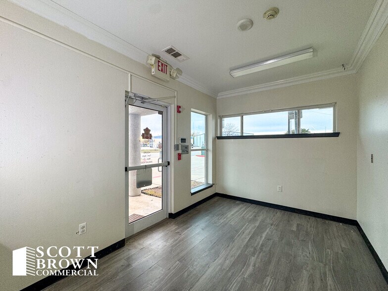 More Photos Of 3118 Los Colinas, Denton Office For Lease
