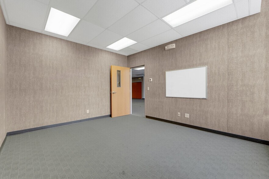 More Photos Of 8645 E Backwater Rd, North Webster Showroom For Lease