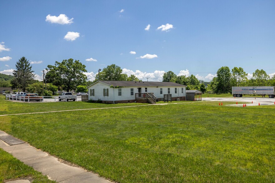 More Photos Of 5077 Hendersonville Rd, Fletcher Office For Lease