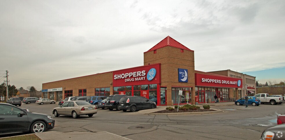 Primary Photo Of 10660 Yonge St, Richmond Hill General Retail For Sale
