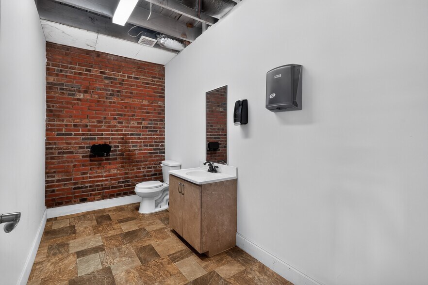 More Photos Of 1512 Garner Rd, Raleigh Warehouse For Lease