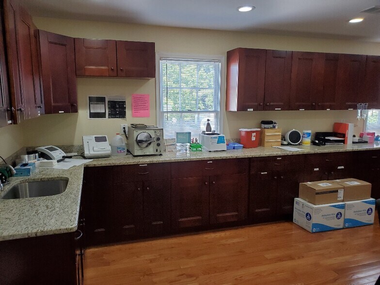 More Photos Of 2227 Idlewood Rd, Tucker Medical For Lease