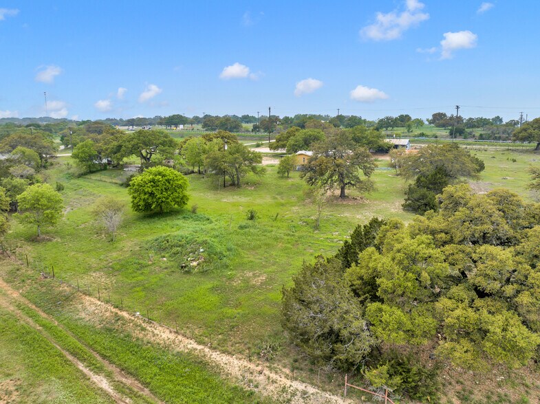 More Photos Of 123 Rocky Rd, Hye Storefront Retail Residential For Sale