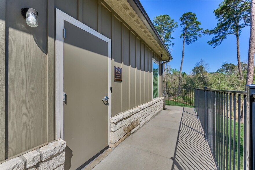 More Photos Of 1902 Longmire Road, Conroe Medical For Lease