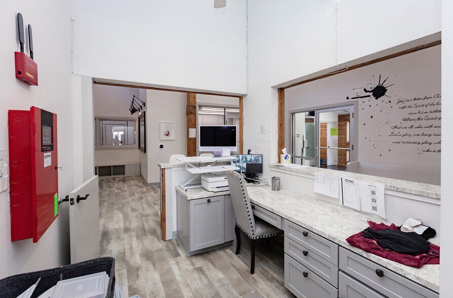 More Photos Of 1380 NE 66th Ave, Des Moines Flex For Sale