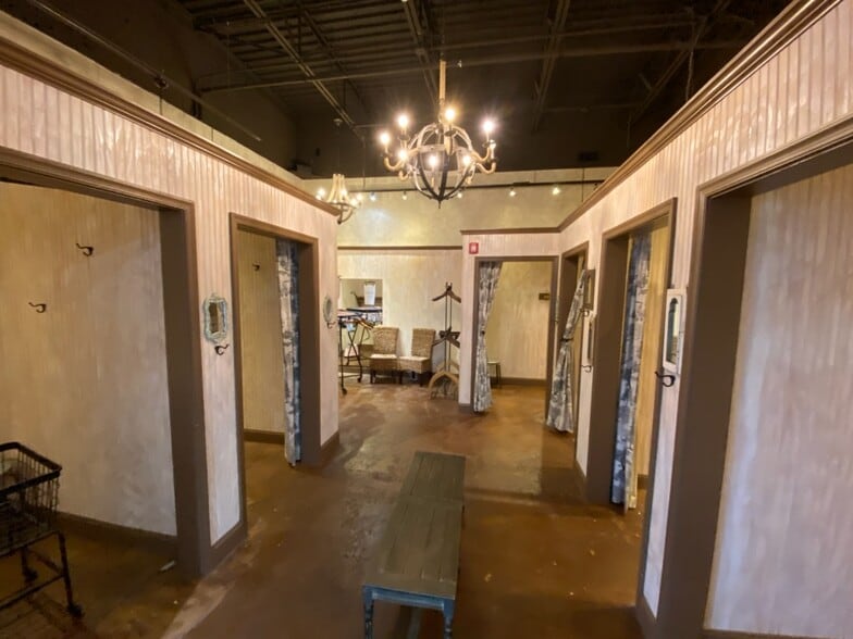 More Photos Of 4014 Hillsboro Cir, Nashville Restaurant For Lease