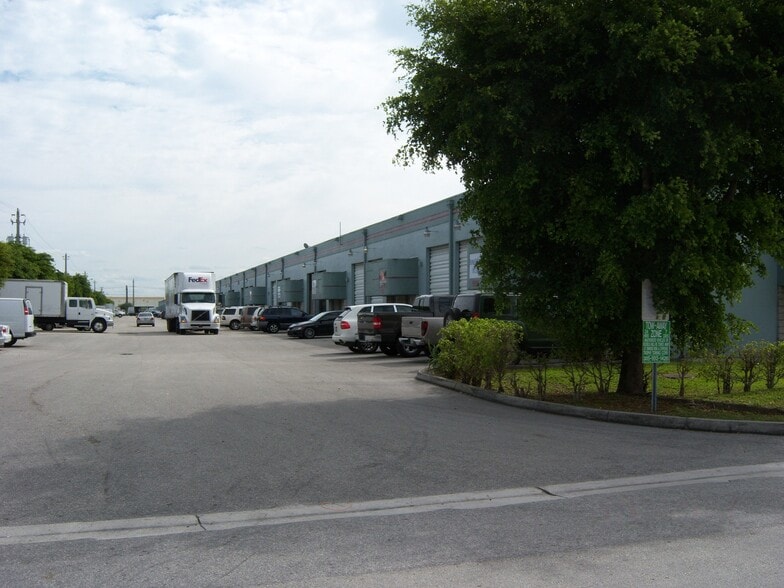 More Photos Of 6991-6995 NW 82nd Ave, Miami Warehouse For Lease