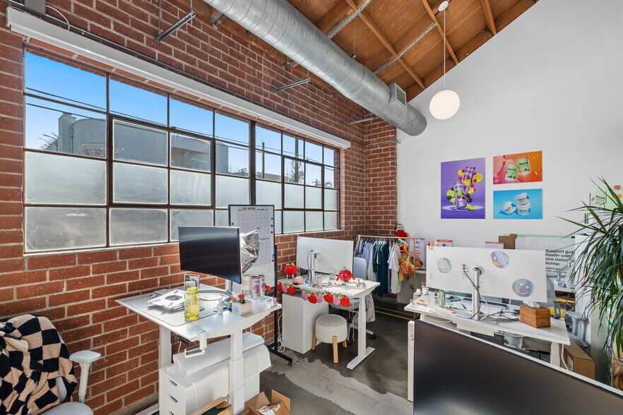 More Photos Of 523 Victoria Ave, Venice Loft Creative Space For Lease