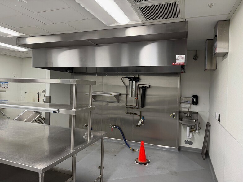 More Photos Of 920-930 3rd St, Napa Flex For Lease