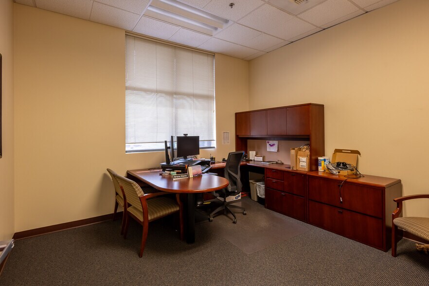 More Photos Of 3113 S Highway 97, Redmond Freestanding For Lease