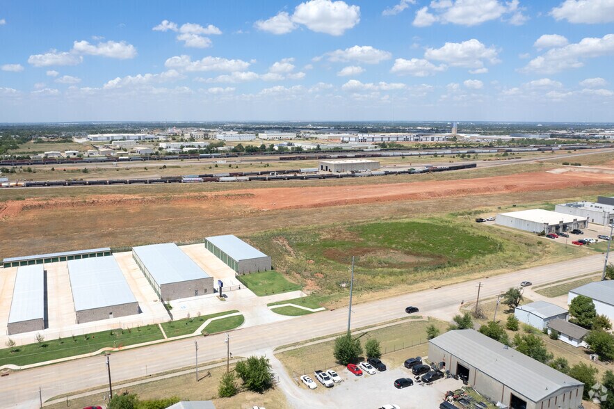 More Photos Of 9345 S Eastern Ave, Moore Warehouse For Lease