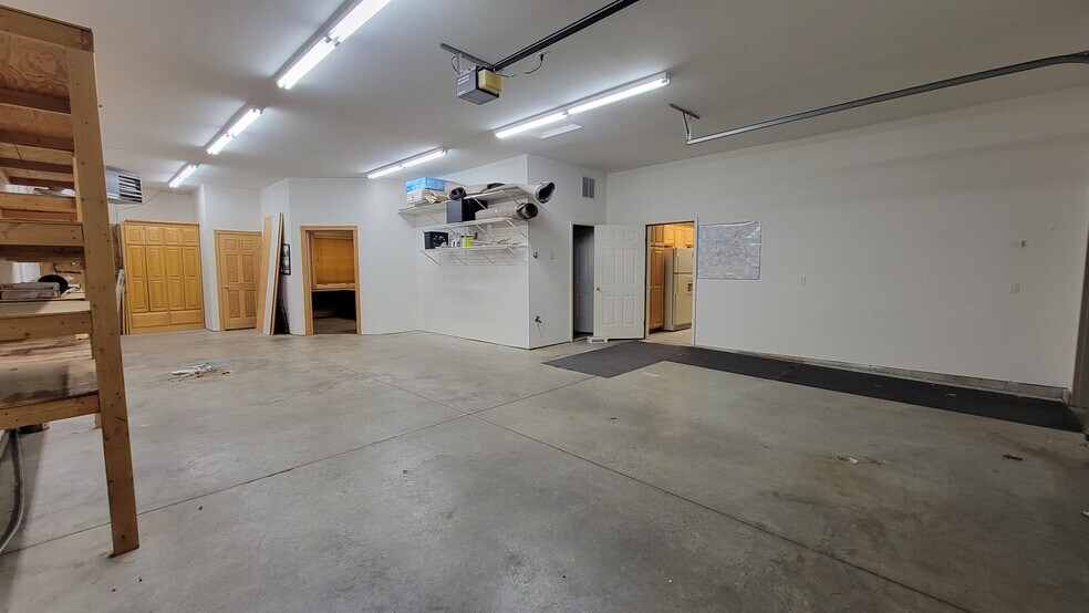 More Photos Of 1881 NW Station Parkway, Andover Office Residential For Lease