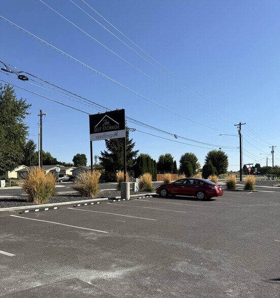 More Photos Of 101 W Northstone Pky, Zillah Freestanding For Lease