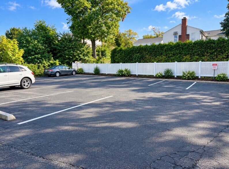 More Photos Of 892-894 Oaklawn Ave, Cranston Office Residential For Lease