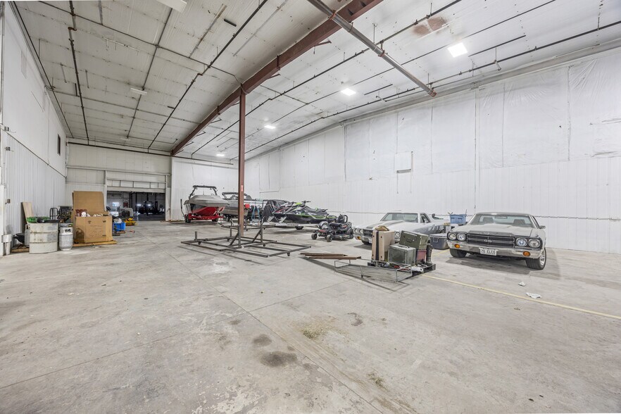 More Photos Of 3931 37th Ave SW, Fargo Manufacturing For Lease