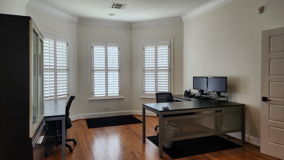 More Photos Of 5702 4th St, Katy Office For Lease