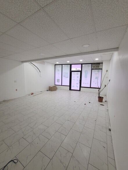 More Photos Of 6827 Fresh Meadow Ln, Fresh Meadows General Retail For Lease