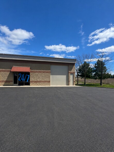 More Photos Of W5037 Amy Ave, Kaukauna Service For Lease