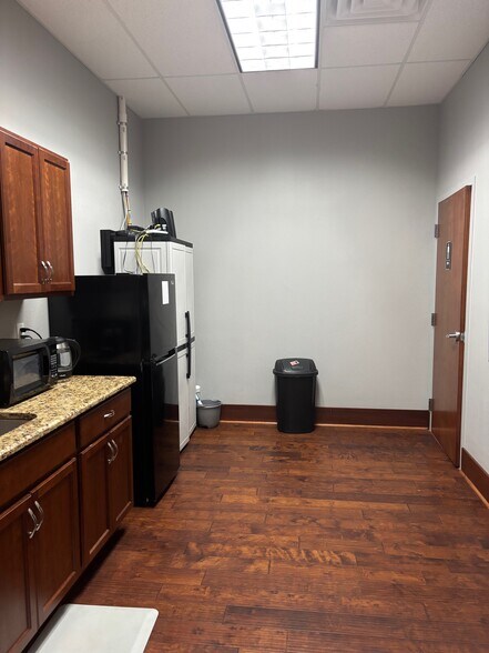 More Photos Of 1414 N Ronald Reagan Blvd, Longwood Medical For Lease