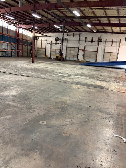 More Photos Of 820 Cochran St, Statesville Warehouse For Lease