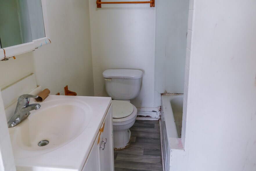 More Photos Of 926 W Walnut St, Allentown Storefront Retail Residential For Sale