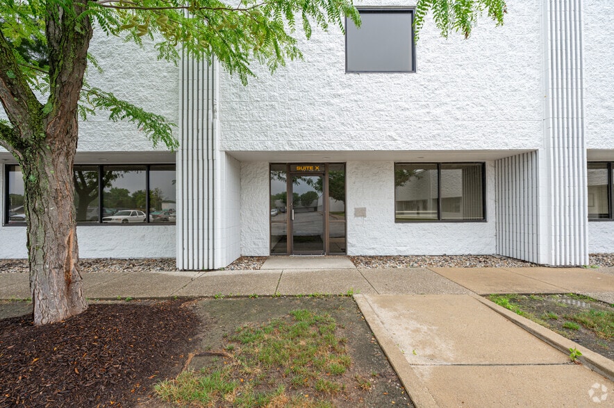 More Photos Of 1810 S Lynhurst Dr, Indianapolis Unknown For Lease