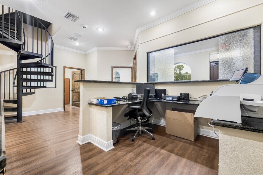 More Photos Of 3615 E Frontage Rd, Tampa Office Residential For Sale