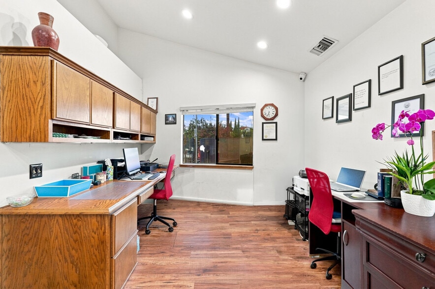 More Photos Of 1063 Colorado Blvd, Eagle Rock Medical For Sale
