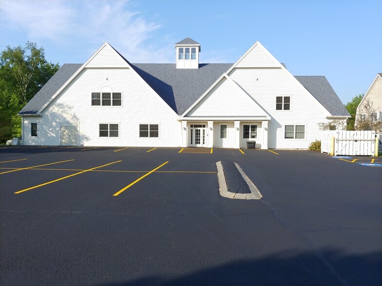 More Photos Of 40 Forest Falls Dr, Yarmouth Office For Sale