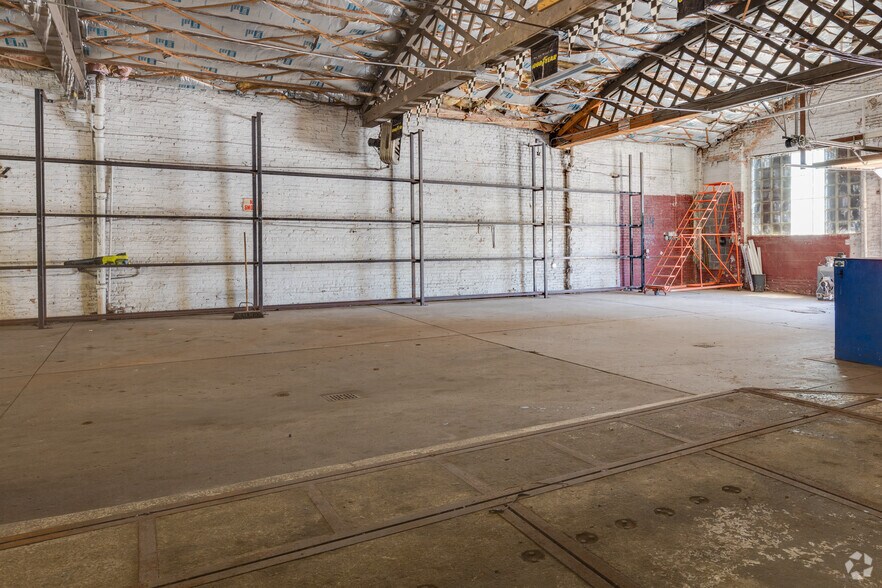 More Photos Of 2206 E 75th St, Chicago Auto Repair For Lease