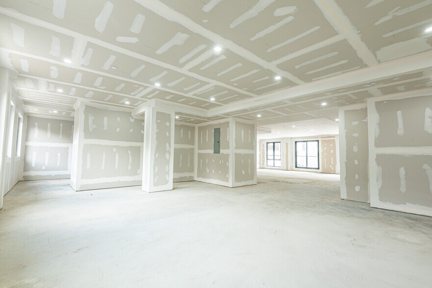 More Photos Of 3043 31st St, Long Island City Service For Lease