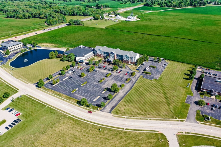 More Photos Of 327 Fountains Pky, Fairview Heights Hotel For Sale