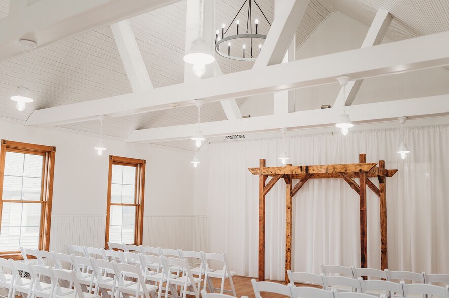 More Photos Of 109 E B St, Cedar Creek Freestanding For Sale