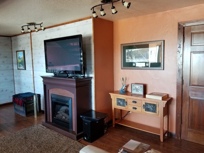 More Photos Of 1 Stevenson Rd, Laramie Specialty For Lease