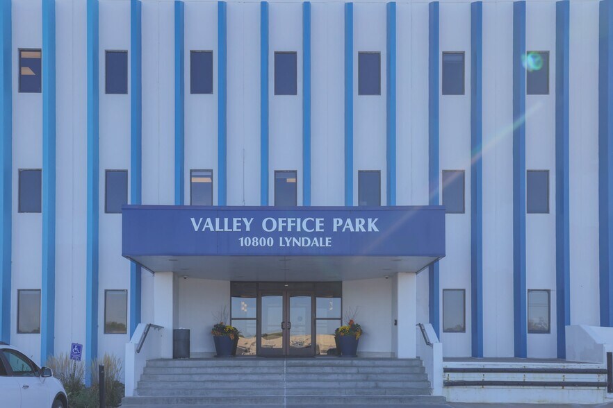 More Photos Of 10800 Lyndale Ave S, Bloomington Office For Lease