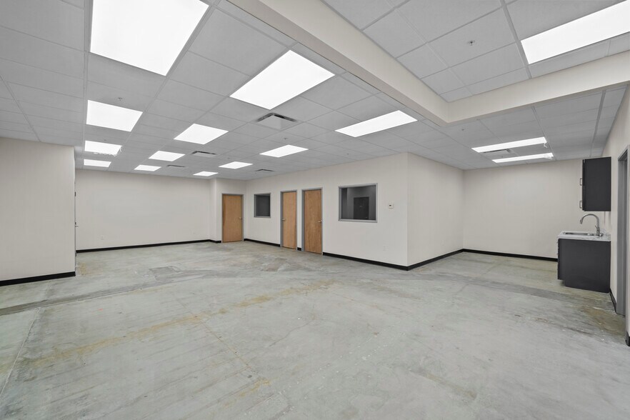 More Photos Of 5412 McFadden Ave, Huntington Beach Warehouse For Lease