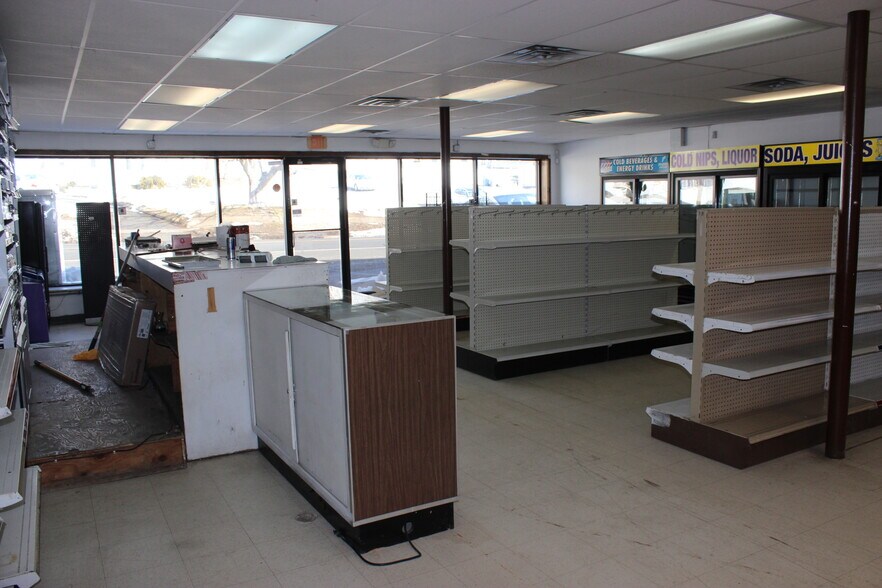 More Photos Of 259 W Washington St, Bristol General Retail For Lease