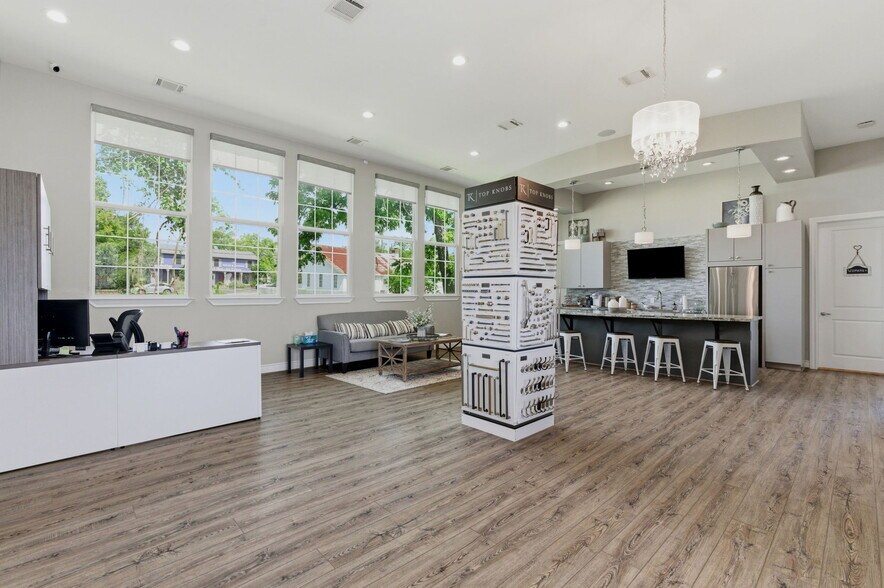 More Photos Of 21012 Eva St, Montgomery Freestanding For Sale