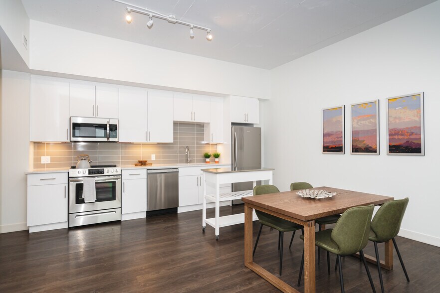 More Photos Of 233 Kennedy St, Winnipeg Apartments For Lease