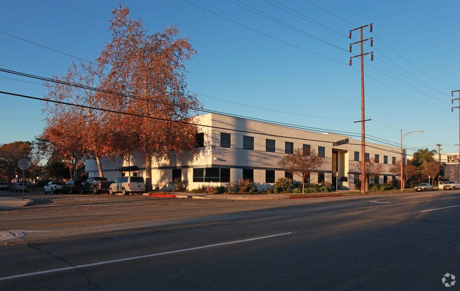 More Photos Of 1111 S Victory Blvd, Burbank Research And Development For Lease
