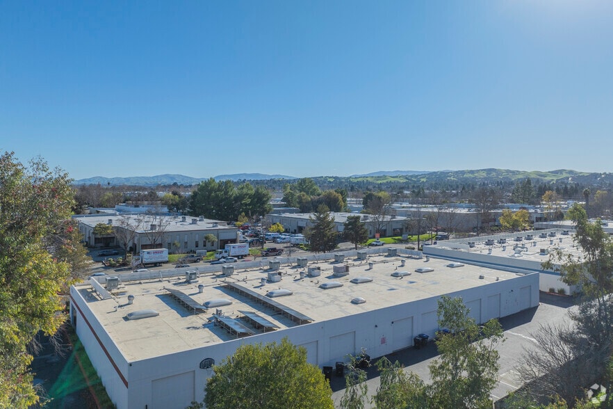 More Photos Of 1039 Serpentine Ln, Pleasanton Light Distribution For Lease