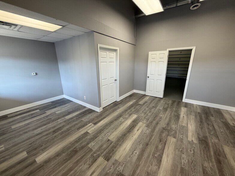 More Photos Of 665 Granite Dr, Circleville Light Distribution For Lease