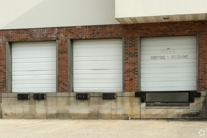 More Photos Of 3600 Chamberlain Ln, Louisville Light Manufacturing For Lease
